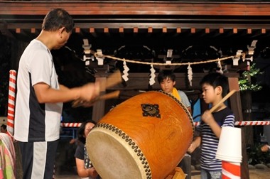 セミもびっくり！太鼓と踊りの練習風景02